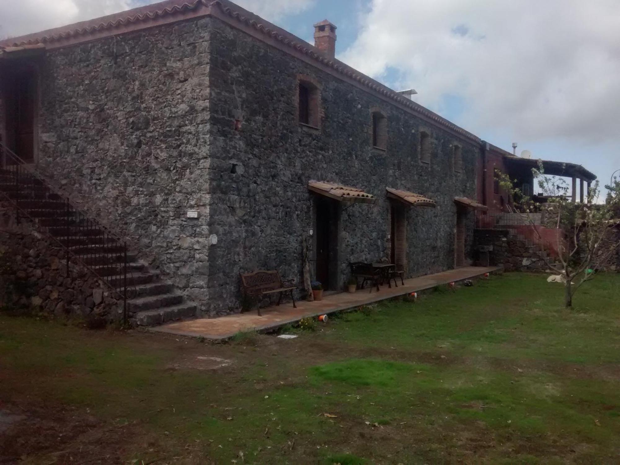 Agriturismo La Caraffara Sull' Etna Puntalazzo Exterior photo